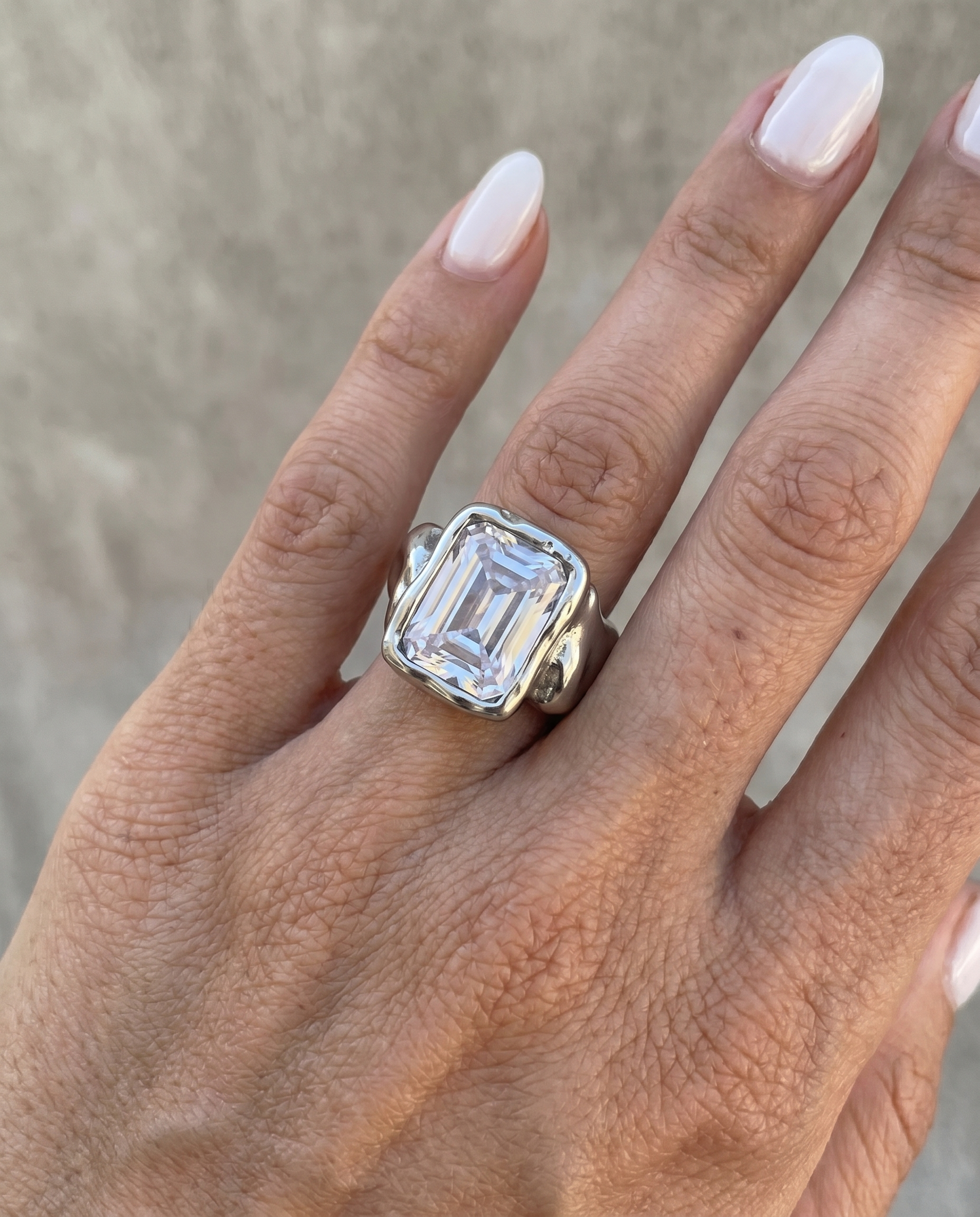Nadia ring