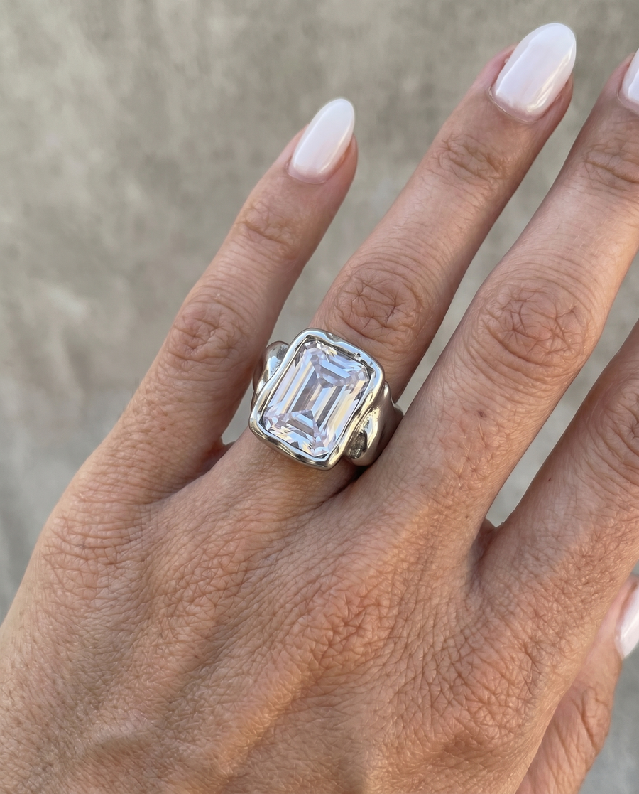 Nadia ring