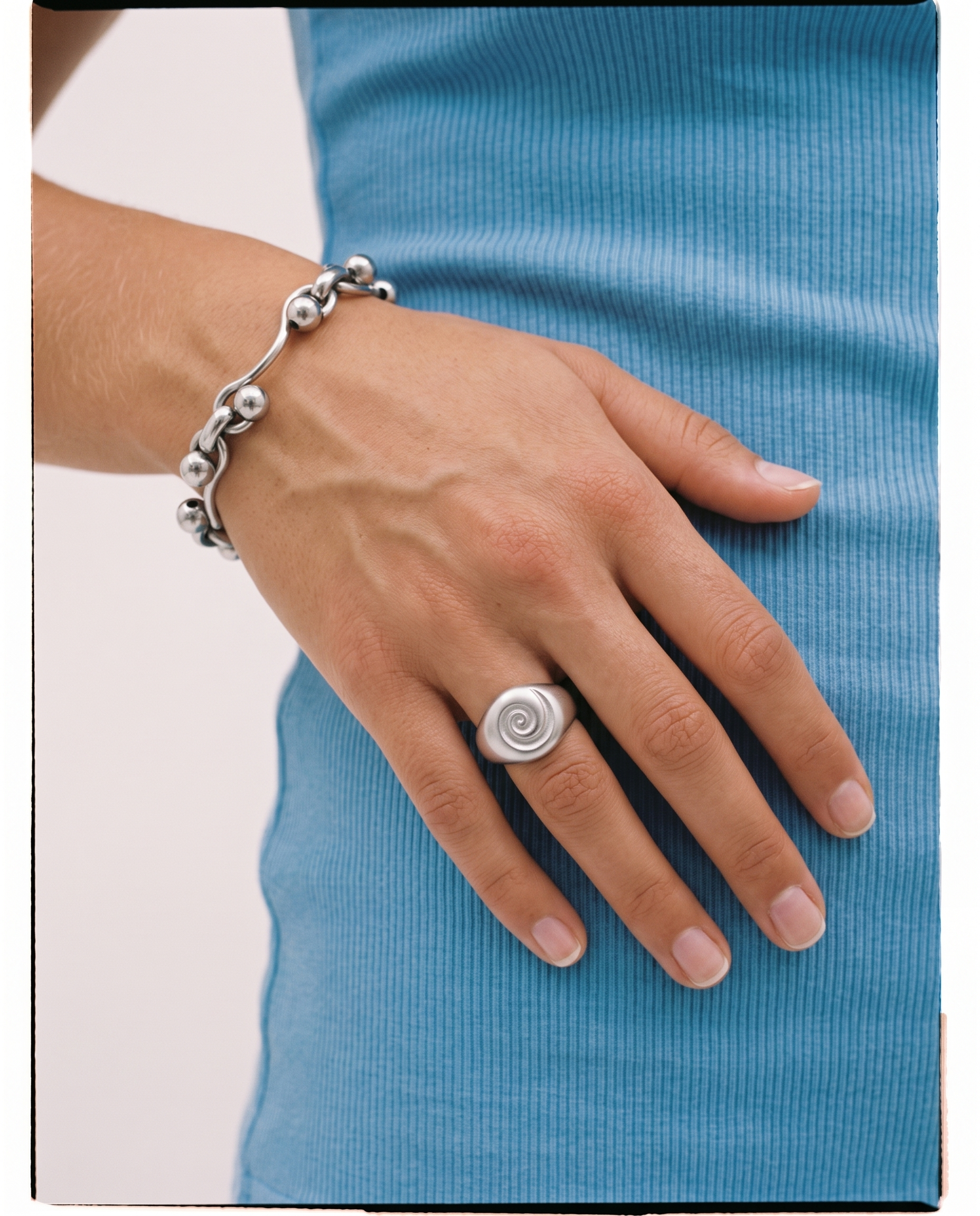 Isis ring