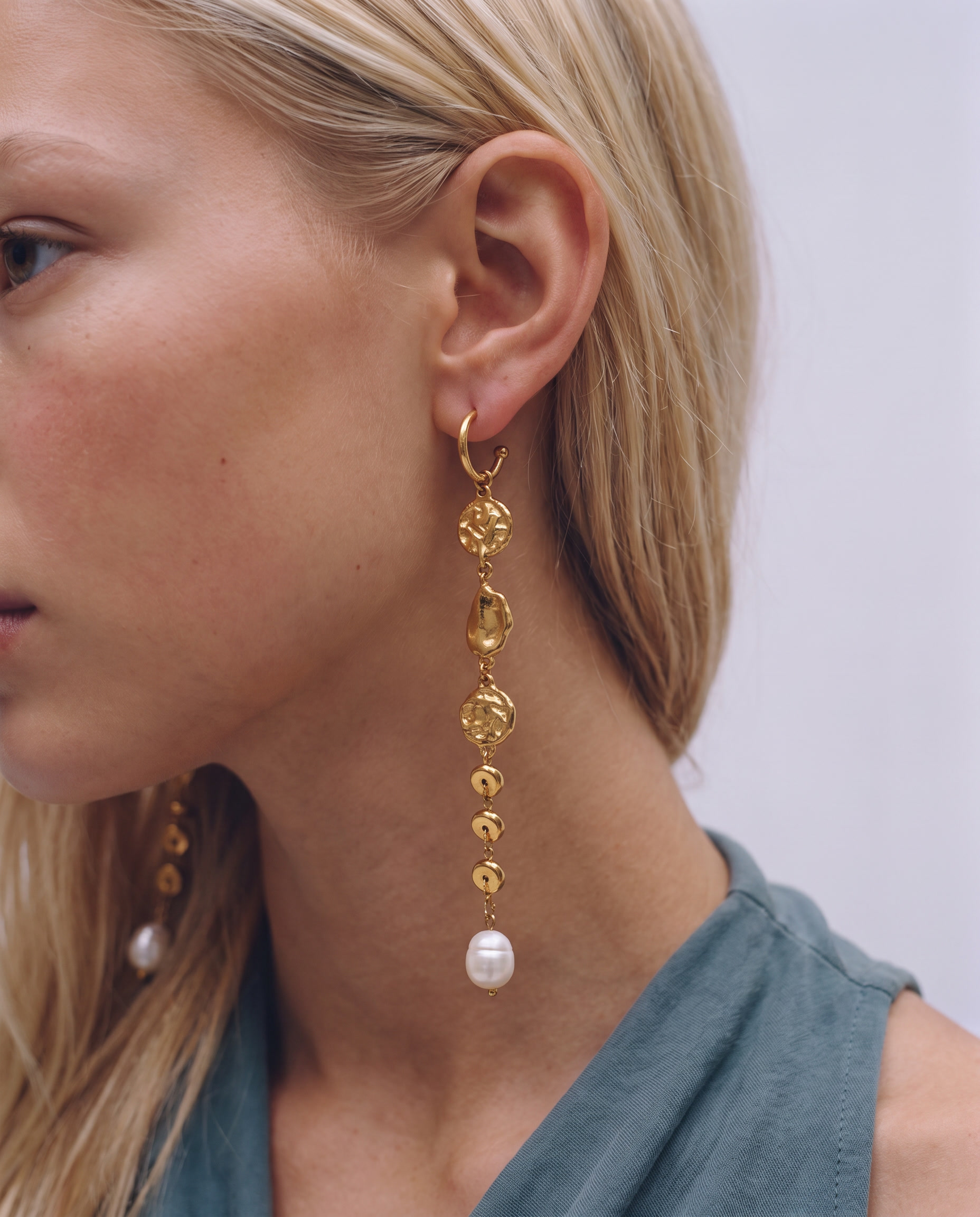 Tia - Coin drop earrings - Stainless steel