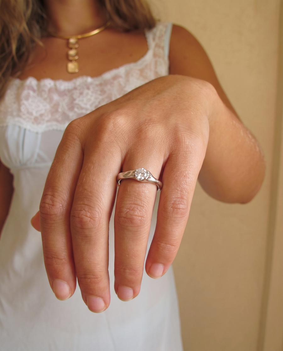 Kim - Dainty solitaire ring - Stainless steel