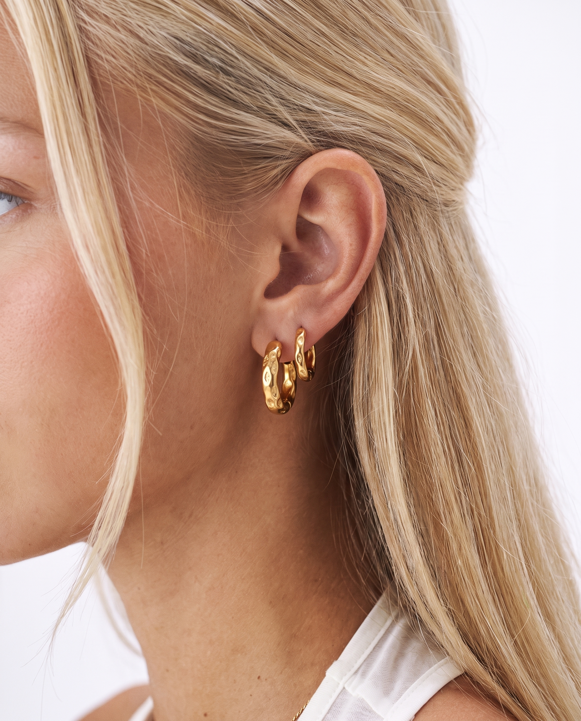 Vera - Textured hoop earrings - Stainless steel