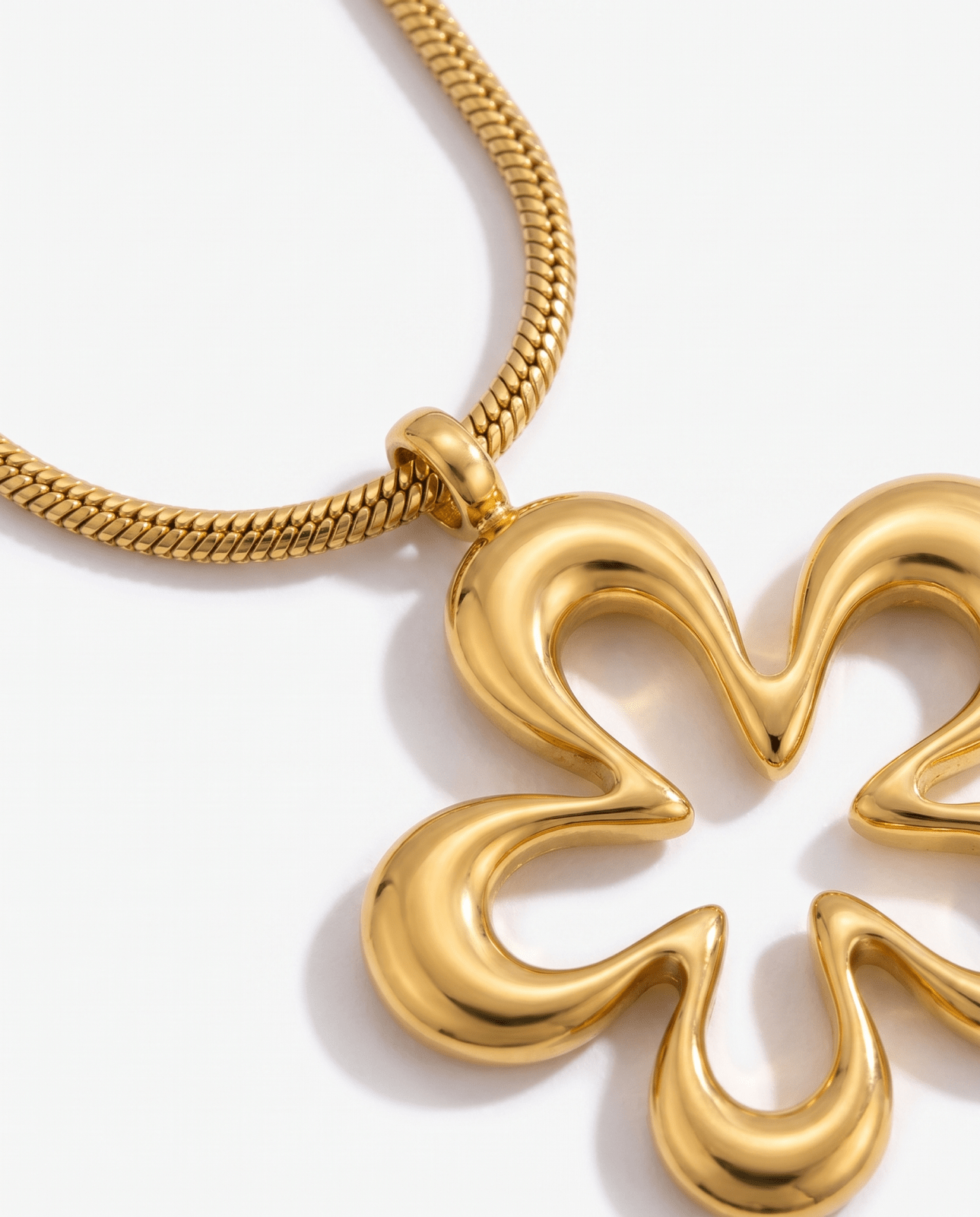 Ivy - Flower pendant necklace - Stainless steel - Opulaire - WATERPROOF jewelry - 