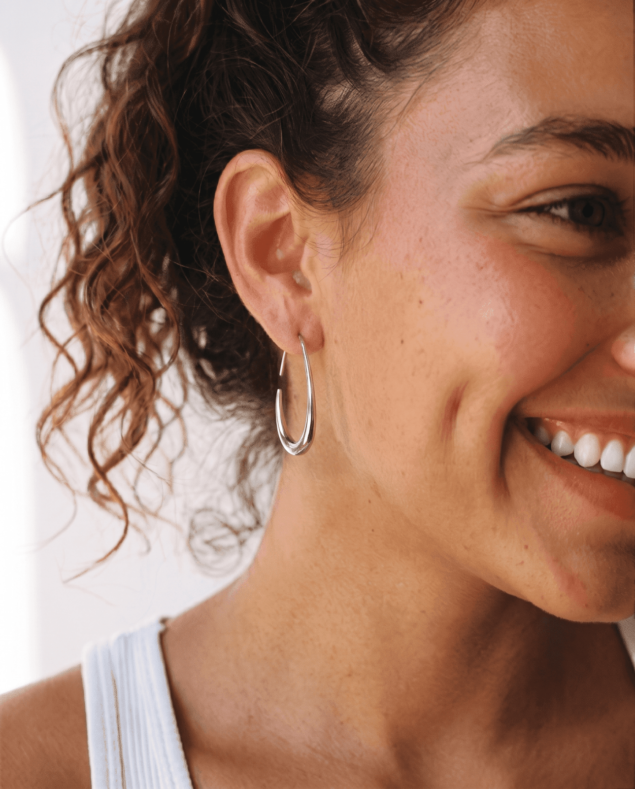 Kinea - Threader hoop earrings - Stainless steel - Opulaire - WATERPROOF jewelry - 