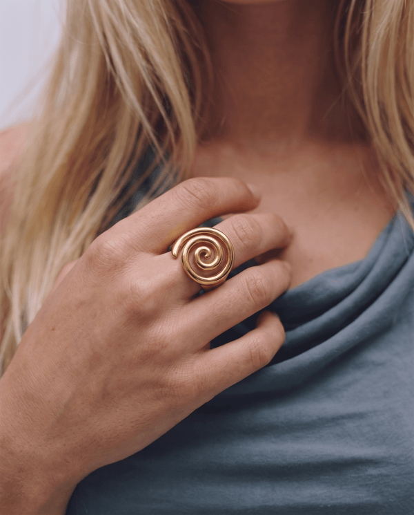 Liah - Twirl signet ring - Stainless steel - Opulaire - WATERPROOF jewelry - EU 52 -
